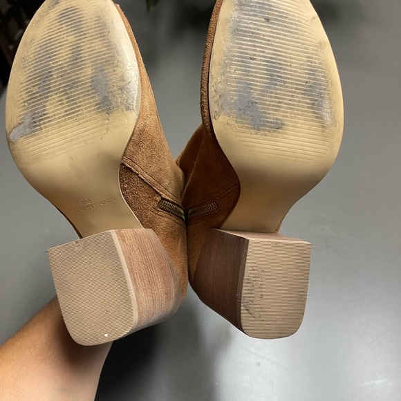 Size 8 Steve Madden Booties - cognac color - Picture 6 of 8